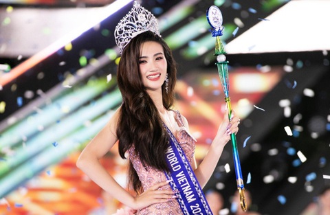 Trước nghi vấn Bùi Quỳnh Hoa hút bóng cười, làng hương sắc Việt từng có 4 hoa hậu dính ồn ào chẳng kém - Ảnh 4. Ý Nhi đăng quang chưa lâu đã phải "ở ẩn"