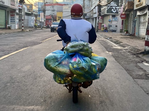 Tin tức sáng 3-7: Sẽ tiếp tục miễn thuế đất nông nghiệp; Lương thưởng mới lực lượng vũ trang ra sao?- Ảnh 2. Túi ni lông đang được sử dụng rất nhiều ở Việt Nam và ảnh hưởng đáng kể đến môi trường