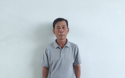Bắt quả tang người vận chuyển 41 cá thể rùa quý hiếm - Ảnh 1. Ông Thống bị bắt quả tang khi vận chuyển 41 con rùa quý hiếm - Ảnh: TÙNG TRẦM