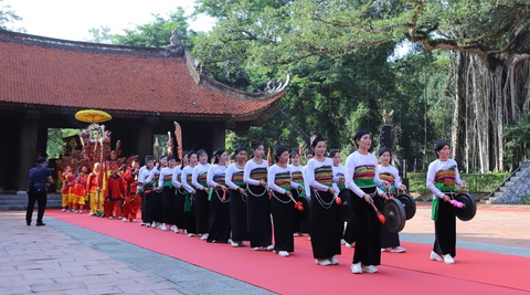 Nhiều hoạt động sôi nổi tại Lễ hội Lam Kinh 2023 kỷ niệm 605 năm khởi nghĩa Lam Sơn - Ảnh 4. Đội cồng chiêng dân tộc Mường xứ Thanh tham gia biểu diễn tại Lễ hội Lam Kinh năm 2023 - Ảnh: HÀ ĐỒNG