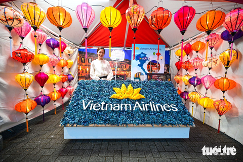 - Ảnh 9. Gian hàng của Vietnam Airlines - Ảnh: QUANG ĐỊNH
