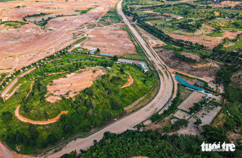 Trường đua ngựa Thiên Mã Lâm Đồng bị buộc tháo dỡ công trình sai phép - Ảnh 1. Trường đua ngựa Thiên Mã đang trong giai đoạn xây dựng - Ảnh: M.V.