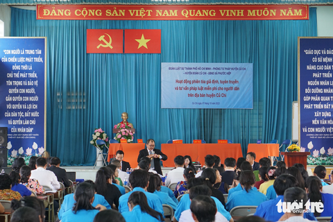 Khoảng 150 người tham gia buổi tuyên truyền, tư vấn pháp luật miễn phí do Đoàn luật sư TP.HCM tổ chức tại huyện Củ Chi - Ảnh: TUYẾT MAI Khoảng 150 người tham gia buổi tuyên truyền, tư vấn pháp luật miễn phí do Đoàn luật sư TP.HCM tổ chức tại huyện Củ Chi - Ảnh: TUYẾT MAI