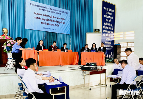 Phiên tòa giả định vụ án mâu thuẫn trên không gian mạng dẫn đến phạm tội cố ý gây thương tích - Ảnh: TUYẾT MAI Phiên tòa giả định vụ án mâu thuẫn trên không gian mạng dẫn đến phạm tội cố ý gây thương tích - Ảnh: TUYẾT MAI