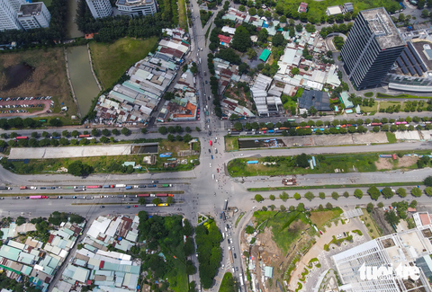 TP.HCM yêu cầu khắc phục ngay bất cập ở hầm chui Nguyễn Văn Linh – Nguyễn Hữu Thọ - Ảnh 1. Công trường hầm chui nút giao Nguyễn Văn Linh - Nguyễn Hữu Thọ (quận 7, TP.HCM) - Ảnh: CHÂU TUẤN