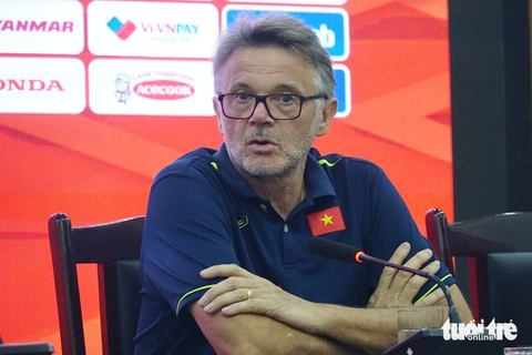 HLV Philippe Troussier khẳng định sẽ chọn cầu thủ cho tuyển Việt Nam dựa trên phong độ, thể trạng thay vì độ nổi tiếng - Ảnh: HOÀNG TÙNG HLV Philippe Troussier khẳng định sẽ chọn cầu thủ cho tuyển Việt Nam dựa trên phong độ, thể trạng thay vì độ nổi tiếng - Ảnh: HOÀNG TÙNG