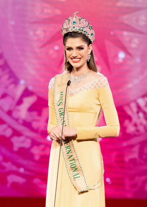 Tin tức giải trí 7-10: Kathy Uyên cùng H’Hen Niê ngồi ghế giám khảo Hoa hậu Hoàn vũ Việt Nam - Ảnh 4. Miss Grand International Isabella Menin trong một sự kiện ở Việt Nam - Ảnh: BTC