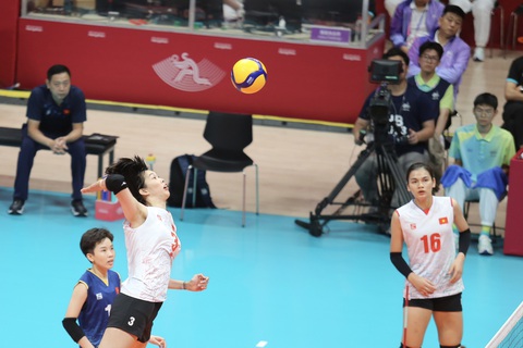Bóng chuyền nữ Việt Nam - Thái Lan (19-25, 23-25): Việt Nam bỏ lỡ 'cơ hội vàng' trong ván thứ hai - Ảnh 2. Thanh Thúy thi đấu đầy nỗ lực - Ảnh: Đ.K