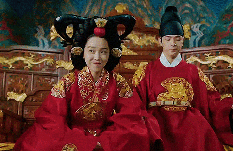 Du hành thời gian cùng top 5 phim xuyên không đình đám xứ kim chi - Ảnh 7. Những tình tiết và câu thoại trong Chàng hậu mặn hơn muối biển khiến khán giả cười nghiêng ngả