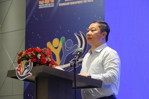 Kỳ vọng người trẻ tích cực tham gia chuyển đổi số - Ảnh 2. Ông Dương Anh Đức - phó chủ tịch UBND TP.HCM - phát biểu tại Diễn đàn Khoa học sinh viên quốc tế lần 7 năm 2023 - Ảnh: BÌNH MINH