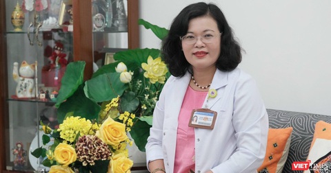 Dùng thuốc tránh thai nhiều có dẫn đến vô sinh? - Ảnh 1. PGS.TS.BS Hoàng Thị Diễm Tuyết - giám đốc Bệnh viện Hùng Vương, phó chủ tịch Hội Phụ sản Việt Nam