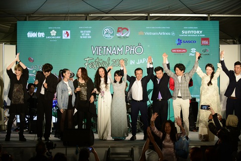 Hiền Thục, Hamlet Trương ngày 8-10 - Ảnh: QUANG ĐỊNH Tất cả chung vui vì thành công rực rỡ của Vietnam Phở Festival lần đầu tiên tổ chức ở nước ngoài