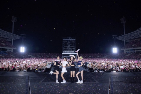 Bốn cô nàng của nhóm nhạc BlackPink đã tạo đột biến cho thị trường biểu diễn của Việt Nam khi hút gần 70.000 khán giả đến hai đêm diễn hồi cuối tháng 7 - Ảnh: BLACKPINK Bốn cô nàng của nhóm nhạc BlackPink đã tạo đột biến cho thị trường biểu diễn của Việt Nam khi hút gần 70.000 khán giả đến hai đêm diễn hồi cuối tháng 7 - Ảnh: BLACKPINK