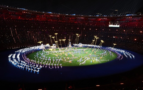 Chùm ảnh bế mạc Asiad 19 - 'Giải đấu thành công nhất trong lịch sử' - Ảnh 3. Sân vận động hình “Bông sen lớn” đã biến thành một “Khu vườn Asiad”. Nhiều khoảnh khắc tuyệt vời, cảm động cùng những kỷ niệm khó quên ở Asiad Hàng Châu cũng được tái hiện lần lượt dưới dạng phim ngắn tại lễ bế mạc - Ảnh: REUTERS