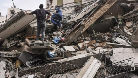 Cuộc tấn công của Hamas nhắm vào Israel: Chảo lửa âm ỉ hơn 70 năm - Ảnh 6. Mức độ tàn phá do cuộc không kích của Israel vào thành phố Gaza ngày 7-10 - Ảnh: AFP