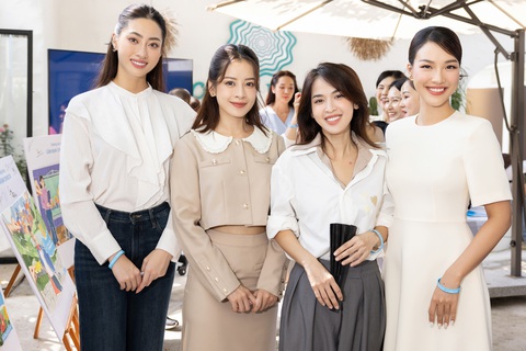Chi Pu (thứ hai, từ trái qua) cùng các nghệ sĩ tại sự kiện Ghép mảnh tương lai - Ảnh: HẢI NGUYỄN Chi Pu (thứ hai từ trái qua) cùng các nghệ sĩ tại sự kiện Ghép mảnh tương lai - Ảnh: HẢI NGUYỄN
