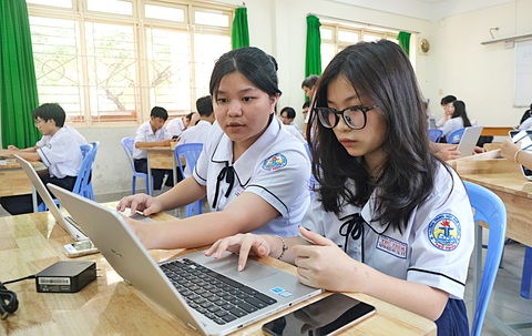 Học sinh được sử dụng máy tính xách tay với tài khoản riêng đăng nhập vào nền tảng trong giờ học- Ảnh: NGỌC PHƯỢNG Học sinh được sử dụng máy tính xách tay với tài khoản riêng đăng nhập vào nền tảng trong giờ học- Ảnh: NGỌC PHƯỢNG