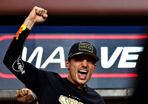 Điểm tin thể thao sáng 8-10: Verstappen lần thứ 3 liên tiếp vô địch thế giới - Ảnh 1. Tay đua F1 Max Verstappen lần thứ 3 đăng quang chức vô địch thế giới - Ảnh: REUTERS