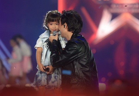 Con gái Justatee trên sân khấu Rap Việt All-Star Concert 2023 - Ảnh: BTC Con gái JustaTee trên sân khấu Rap Việt All-Star Concert 2023 - Ảnh: BTC