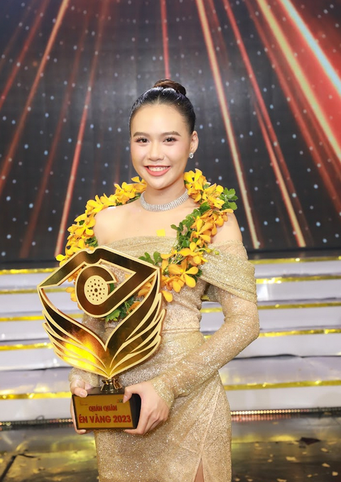 Truyền niềm động lực theo đuổi ước mơ, Thảo Uyên vượt hai đối thủ mạnh lên ngôi Én Vàng 2023 Truyền niềm động lực theo đuổi ước mơ, Thảo Uyên vượt hai đối thủ mạnh lên ngôi Én Vàng 2023