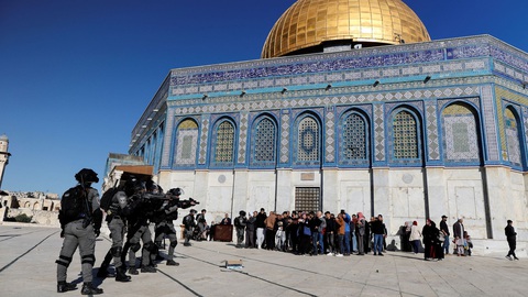 Cảnh sát Israel đụng độ người Palestine tại Đền Al-Aqsa tại Đông Jerusalem hồi tháng 4-2023 - Ảnh: SKY NEWS Cảnh sát Israel đụng độ người Palestine tại đền Al-Aqsa ở Đông Jerusalem hồi tháng 4-2023 - Ảnh: SKY NEWS