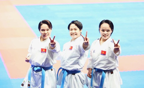 Thể thao Việt Nam bị các nước Đông Nam Á bỏ xa tại Asiad 19 - Ảnh 4. Các cô gái karate mang về HCV cho thể thao Việt Nam tại Asiad 19 - Ảnh: HUY ĐĂNG