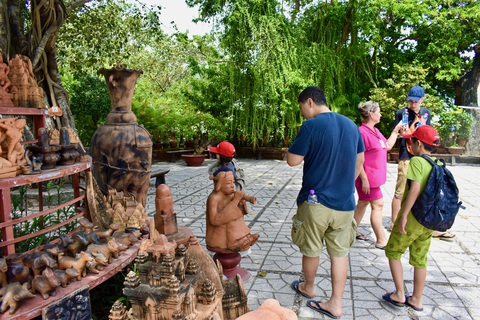 Nha Trang xây dựng quà lưu niệm đặc sắc để hút khách - Ảnh 3. Khánh Hòa tổ chức cuộc thi thiết kế sản phẩm quà tặng du lịch với kỳ vọng phục vụ và thu hút du khách tốt hơn - Ảnh: MINH CHIẾN