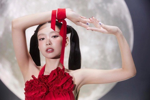 You & Me được tung ra trong thời điểm kết quả hợp đồng giữa Jennie và công ty chủ quản YG còn là một ẩn số - Ảnh: YG Entertainment You & Me được tung ra trong thời điểm kết quả hợp đồng giữa Jennie và công ty chủ quản YG còn là một ẩn số - Ảnh: YG Entertainment
