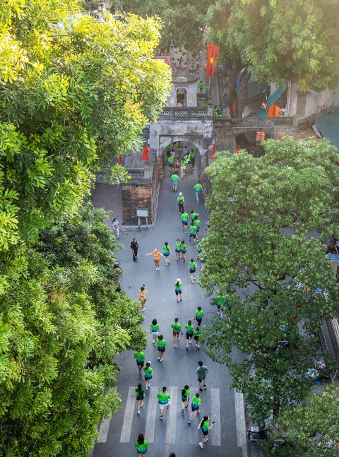 VPBank Hanoi International Marathon 2023: Phạm Tiến Sản đánh bại chân chạy Kenya - Ảnh 3. VPIM 2023 sở hữu những đường chạy mang đậm chất Hà Nội - Ảnh: VPBANK