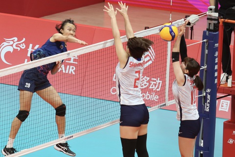 Việt Nam làm được gì ở Asiad 19? - Ảnh 4. Bóng chuyền nữ Việt Nam (áo xanh) là điểm sáng của Asiad 19 - Ảnh: ĐỨC KHUÊ