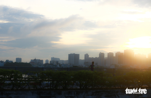 Ngắm buổi sớm TP.HCM lãng đãng trong mây, sông Sài Gòn uốn lượn giữa đôi bờ - Ảnh 5. Sáng nay 9-10 thời tiết TP.HCM khá đẹp, nhiệt độ buổi sáng mát mẻ