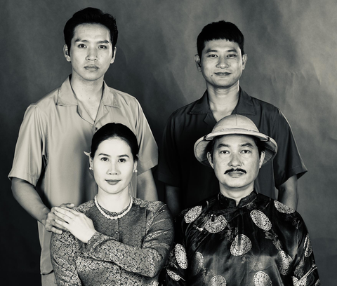 Bạch Công Khanh và Huỳnh Đông trong phim Dâu bể mùa xưa - Ảnh: ĐPCC Bạch Công Khanh (hàng trên, bên trái) và Huỳnh Đông (hàng trên, bên phải) trong phim Dâu bể mùa xưa - Ảnh: ĐPCC
