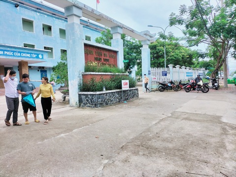 Y bác sĩ không được hưởng phụ cấp nghề vì cụm từ 'bệnh viện khu vực' - Ảnh 1. Bệnh viện Đặng Thùy Trâm là bệnh viện duy nhất ở thị xã Đức Phổ, lâu nay thực hiện công tác khám chữa bệnh như bao bệnh viện tuyến huyện khác - Ảnh: TRẦN MAI