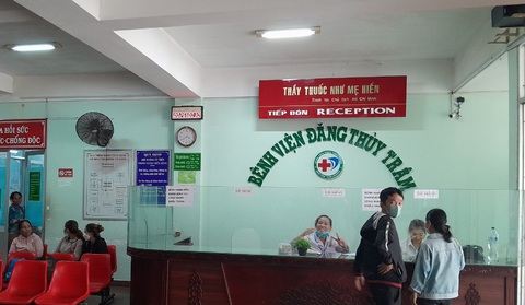 Y bác sĩ không được hưởng phụ cấp nghề vì cụm từ 'bệnh viện khu vực' - Ảnh 3. Bệnh viện đa khoa khu vực Đặng Thùy Trâm là bệnh viện duy nhất tại thị xã Đức Phổ - Ảnh: TRẦN MAI