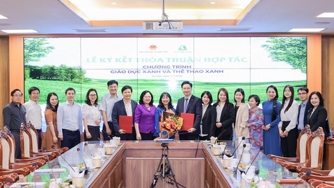 Các đại biểu cùng chụp ảnh lưu niệm sau buổi lễ ký kết. Ảnh: Đ.H Các đại biểu cùng chụp ảnh lưu niệm sau buổi lễ ký kết - Ảnh: Đ.H.