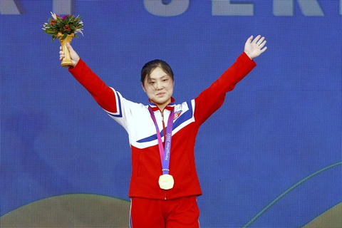 Kim Ilgyong, hiện tượng bất ngờ ở môn cử tạ - Ảnh: REUTERS Kim Ilgyong, hiện tượng bất ngờ ở môn cử tạ - Ảnh: REUTERS