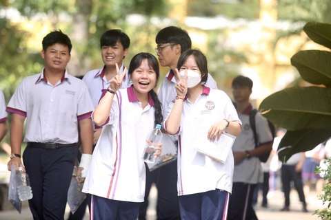 Cần rạch ròi tự nguyện và chính khóa - Ảnh 1. Các em học sinh tham gia kỳ thi tốt nghiệp THPT 2023 - Ảnh: DUYÊN PHAN