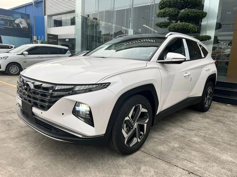 SUV dồn dập giảm giá: Tucson 'hạ phàm', Forester xuống ngang CX-5, Haval H6 xuống dưới 1 tỉ - Ảnh 1. Giá Hyundai Tucson đã thu hẹp khoảng cách với Mazda CX-5 - Ảnh: Đại lý Hyundai/Facebook