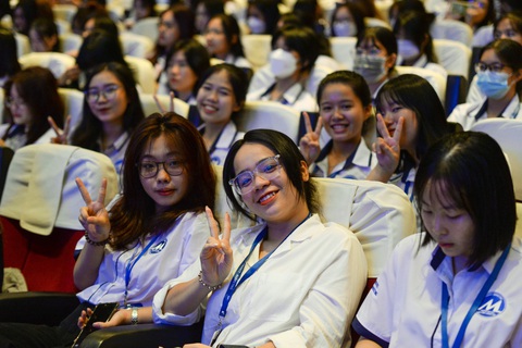 Sinh viên đóng học phí cao hơn được ưu tiên dự lễ khai giảng? - Ảnh 1. Sinh viên Trường đại học Tài chính - Marketing dự lễ khai giảng năm học 2022-2023 - Ảnh: UFM