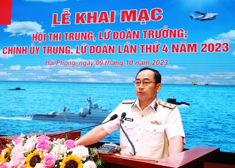 Hội thi ‘sát hạch’ trình độ cán bộ cấp trung và lữ đoàn trưởng hải quân - Ảnh 1. Phó đô đốc Trần Thanh Nghiêm - tư lệnh Quân chủng Hải quân - nhấn mạnh tầm quan trọng của hội thi trong việc sát hạch trình độ, kịp thời phát hiện và bồi dưỡng cán bộ trong quân chủng - Ảnh: T.THẮNG