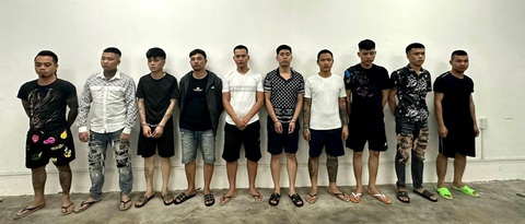 Nhóm nghi phạm cho vay lãi nặng bị Công an TP Tuy Hòa triệt xóa - Ảnh: LƯƠNG THANH Nhóm nghi phạm cho vay lãi nặng bị Công an TP Tuy Hòa triệt xóa - Ảnh: LƯƠNG THANH