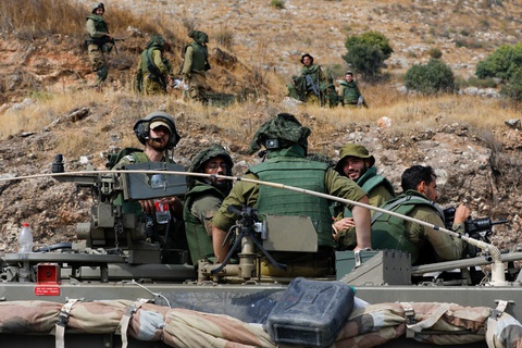 Nóng: Israel tuyên bố phong tỏa hoàn toàn Dải Gaza, ngăn ‘quái thú’ - Ảnh 1. Bộ trưởng Quốc phòng Israel khẳng định sẽ phong tỏa hoàn toàn Dải Gaza, bao gồm việc cấm thực phẩm và nhiên liệu.