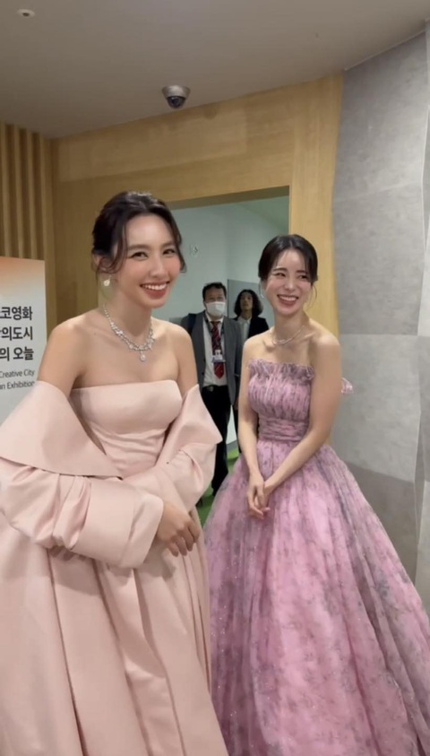 Thùy Tiên, Trấn Thành - Hari gây sốt chụp ảnh chung 'ác nữ' Lim Ji Yeon - Ảnh 4. Thùy Tiên "so kè" nhan sắc với Lim Ji Yeon