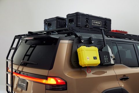 Dàn SUV Lexus khuấy đảo triển lãm xe độ SEMA 2023 - Ảnh 6. Đuôi xe có thùng nước và xẻng kèm thang trèo mini - Ảnh: Lexus