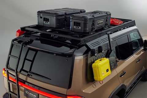 Dàn SUV Lexus khuấy đảo triển lãm xe độ SEMA 2023 - Ảnh 5. Giá chằng đồ gắn trần đi kèm 2 thùng đồ nhỏ và linh kiện cứu hộ - Ảnh: Lexus