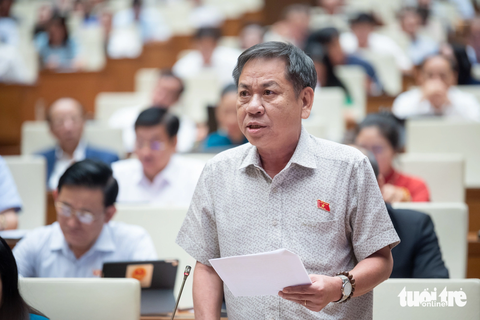 Đại biểu tranh luận sách giáo khoa: Không thể bắt ngày nay giống ngày xưa được - Ảnh 3. Đại biểu Trần Văn Sáu - Ảnh: GIA HÂN