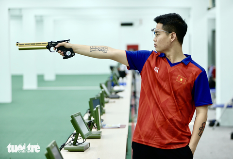 Xạ thủ Phạm Quang Huy, VĐV điền kinh Nguyễn Thị Oanh ‘đua’ Cúp chiến thắng - Ảnh 1. Xạ thủ Phạm Quang Huy là ứng viên số 1 cho danh hiệu VĐV nam của năm Cúp Chiến thắng 2023 - Ảnh: NGUYỄN KHÁNH