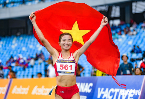 Xạ thủ Phạm Quang Huy, VĐV điền kinh Nguyễn Thị Oanh ‘đua’ Cúp chiến thắng - Ảnh 3. VĐV điền kinh Nguyễn Thị Oanh là ứng viên hàng đầu cho danh hiệu VĐV nữ của năm 2023 Cúp Chiến thắng 2023 - Ảnh: NAM TRẦN