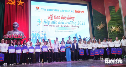 85 tân sinh viên hai tỉnh Tiền Giang, Bến Tre nhận học bổng Tiếp sức đến trường của báo Tuổi Trẻ - Ảnh: MẬU TRƯỜNG 85 tân sinh viên hai tỉnh Tiền Giang, Bến Tre nhận học bổng Tiếp sức đến trường của báo Tuổi Trẻ - Ảnh: MẬU TRƯỜNG