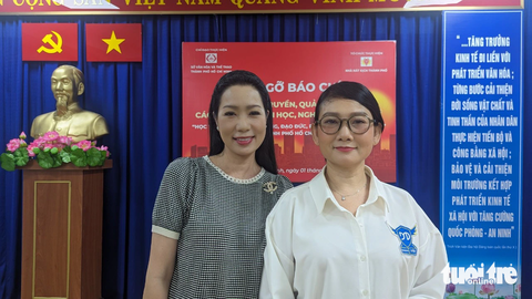 Nghệ sĩ Trịnh Kim Chi (bìa trái) và Mỹ Uyên gặp gỡ báo chí sáng 1-11 - Ảnh: LINH ĐOAN Nghệ sĩ Trịnh Kim Chi (trái) và Mỹ Uyên gặp gỡ báo chí sáng 1-11 - Ảnh: LINH ĐOAN